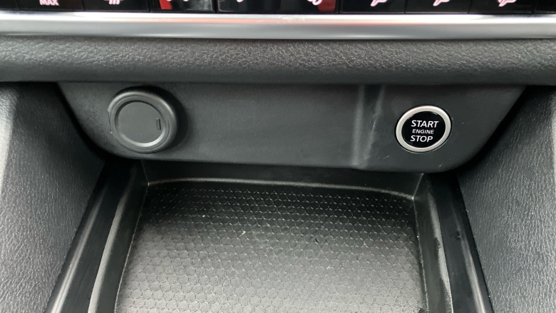 Nissan Qashqai 1.3 DiG-T MH Acenta Premium 5dr Petrol Hatchback